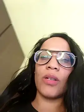 Roussmariehenao online show from February 21, 2025, 1:33 pm