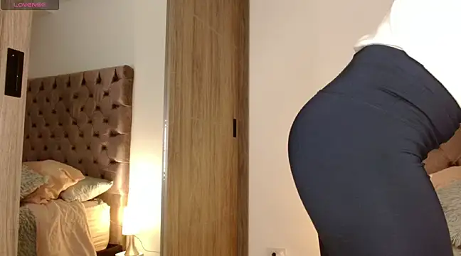 Roussmariehenao online show from March 9, 2025, 3:32 am