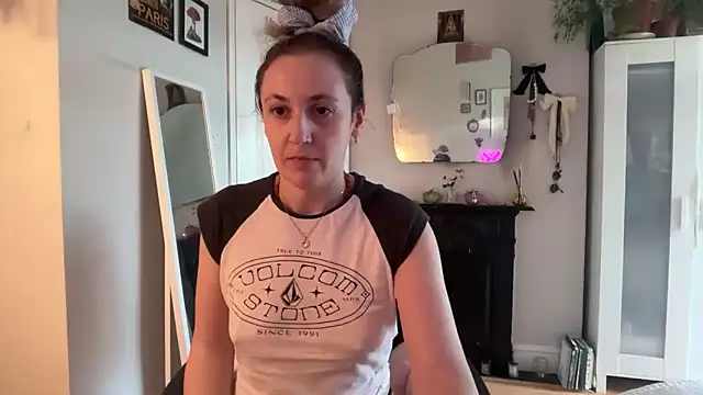 Snapshot of Littlelolo60 chatting on June 17, 2026, 6:53 pm Littlelolo60 online show from June 17, 2026, 6:53 pm