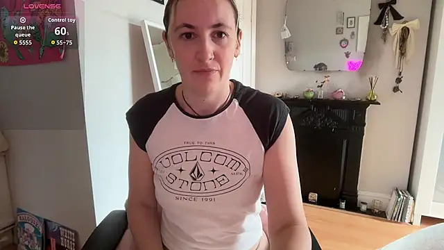 Snapshot of Littlelolo60 chatting on July 23, 2026, 8:34 am Littlelolo60 online show from July 23, 2026, 8:34 am