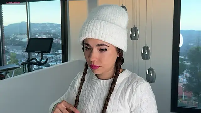 Mika Miller online show from December 19, 2024, 4:13 pm