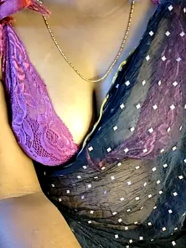 Snapshot of VR_here_4U chatting on February 18, 2026, 3:52 pm VR here 4U online show from February 18, 2026, 3:52 pm