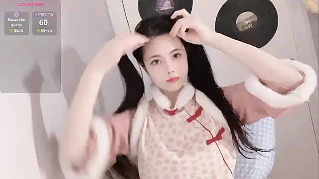 Qedgjwyz1 online show from February 3, 2025, 12:47 pm