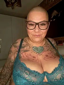 Snapshot of gepiercte_nippel chatting on December 23, 2024, 12:25 am gepiercte nippel online show from December 23, 2024, 12:25 am