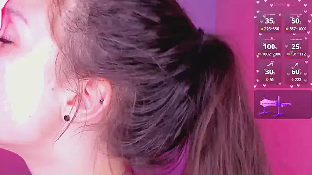 bitchpeace  online show from October 5, 2025, 7:45 pm