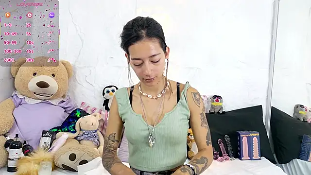 zorravioletta1 online show from December 1, 2025, 12:32 pm