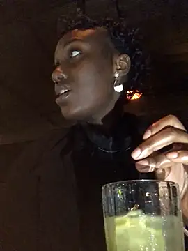 Snapshot of Lola_kims chatting on January 15, 2025, 4:32 pm Lola kims online show from January 15, 2025, 4:32 pm