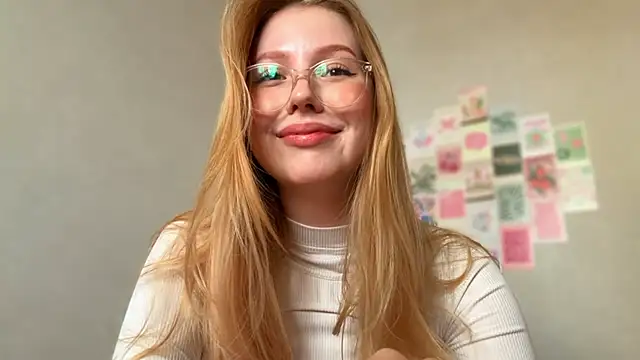 HoneyAudrey online show from April 21, 2026, 2:51 am