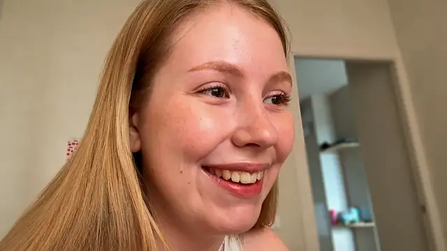 Snapshot of HoneyAudrey chatting on June 9, 2026, 2:34 am HoneyAudrey online show from June 9, 2026, 2:34 am