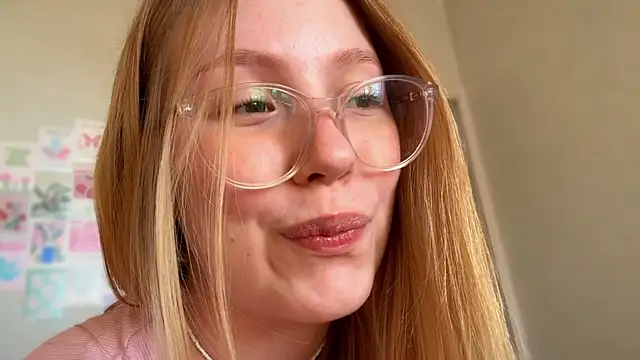 Snapshot of HoneyAudrey chatting on June 10, 2026, 2:34 am HoneyAudrey online show from June 10, 2026, 2:34 am