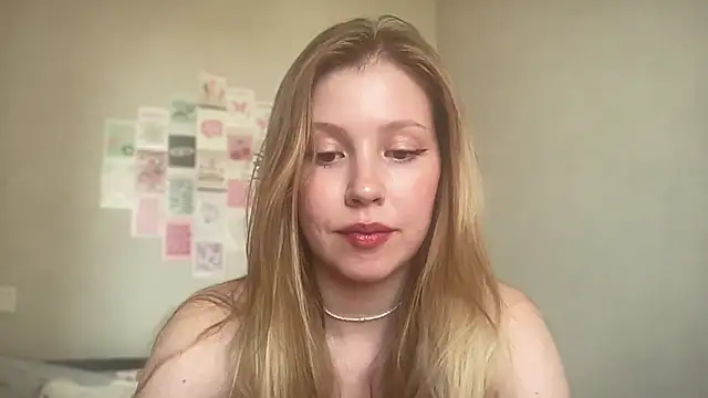 Snapshot of HoneyAudrey chatting on June 25, 2026, 2:22 am HoneyAudrey online show from June 25, 2026, 2:22 am