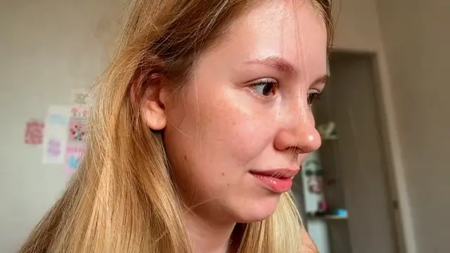 Snapshot of HoneyAudrey chatting on July 7, 2026, 2:25 am HoneyAudrey online show from July 7, 2026, 2:25 am
