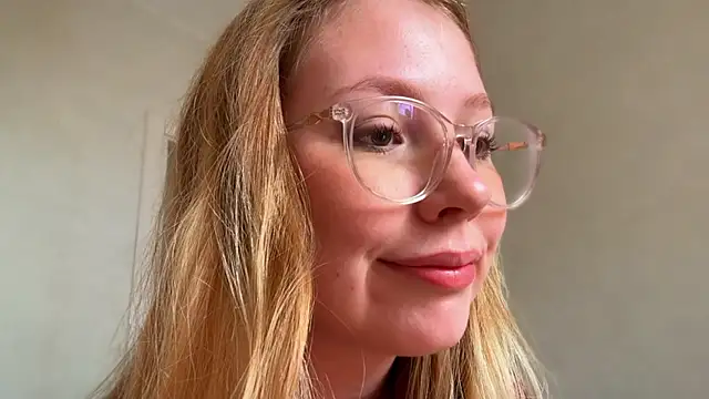 Snapshot of HoneyAudrey chatting on July 12, 2026, 2:13 am HoneyAudrey online show from July 12, 2026, 2:13 am