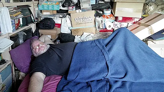 hadeszeuss2 online show from December 16, 2025, 3:28 pm