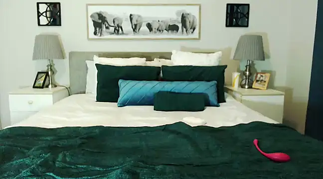 Snapshot of NaughtyKelly28 chatting on February 1, 2025, 10:44 pm NaughtyKelly28 online show from February 1, 2025, 10:44 pm
