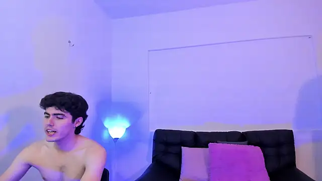 Snapshot of interracial_wallen chatting on January 16, 2025, 2:19 am interracial wallen online show from January 16, 2025, 2:19 am