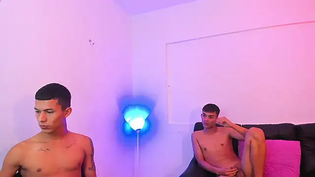 Snapshot of interracial_wallen chatting on January 18, 2025, 5:31 am interracial wallen online show from January 18, 2025, 5:31 am