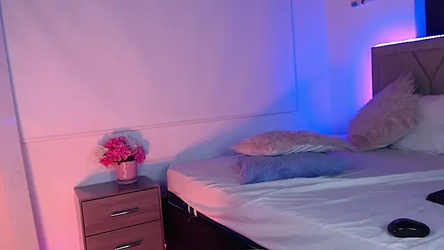 Snapshot of UniversitygirlQS chatting on December 4, 2024, 1:25 am UniversitygirlQS online show from December 4, 2024, 1:25 am