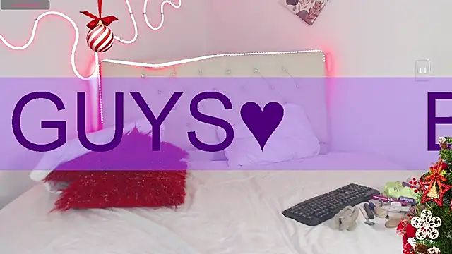 Snapshot of UniversitygirlQS chatting on December 21, 2024, 7:24 am UniversitygirlQS online show from December 21, 2024, 7:24 am