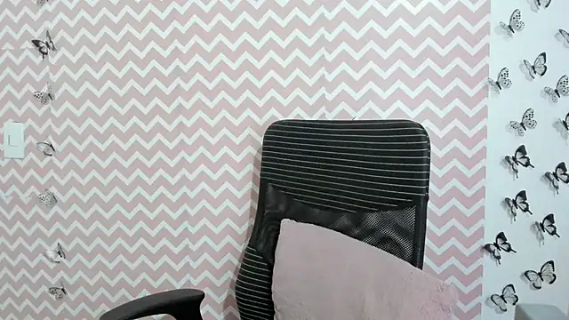 Amie Adams82  online show from February 7, 2025, 10:41 pm