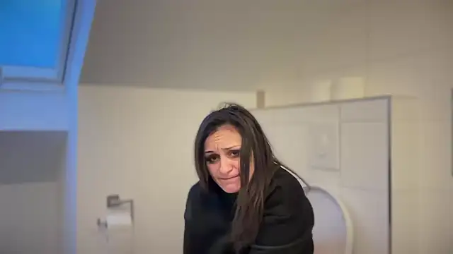 JeSuisUnTapin online show from December 6, 2024, 3:11 pm