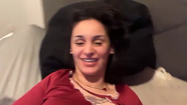 JeSuisUnTapin online show from December 21, 2025, 7:54 pm