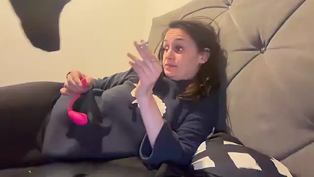 JeSuisUnTapin online show from January 9, 2026, 12:57 am