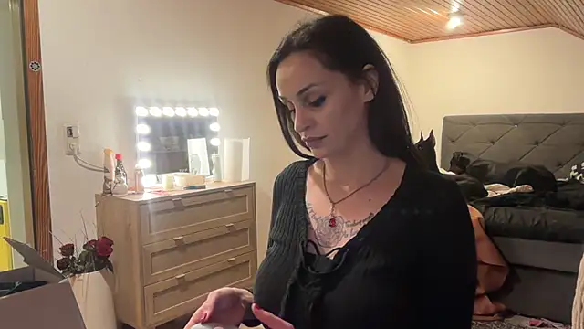 JeSuisUnTapin online show from February 2, 2026, 6:17 pm