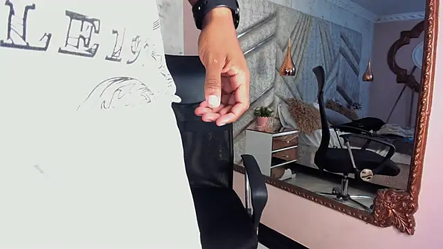 Snapshot of JamesParck chatting on January 19, 2025, 6:43 pm JamesParck online show from January 19, 2025, 6:43 pm