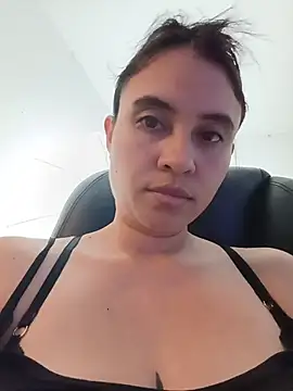 keelly richaardson1 online show from November 21, 2025, 9:13 pm