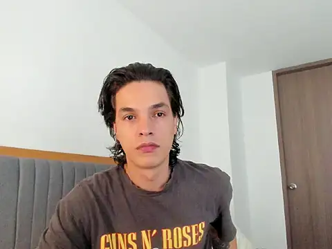 uglycoyote18 online show from April 25, 2026, 8:28 pm