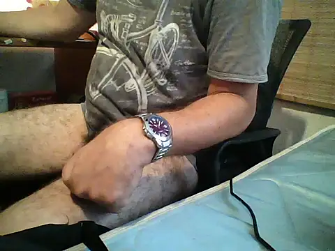 Snapshot of LECHEBALLS chatting on January 17, 2026, 10:35 pm LECHEBALLS online show from January 17, 2026, 10:35 pm