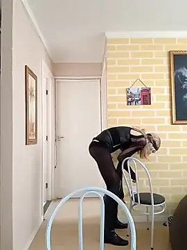 cdzinhasusan online show from September 20, 2025, 1:56 pm