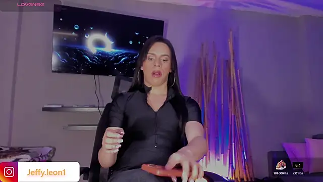 danna v online show from October 19, 2025, 4:13 am