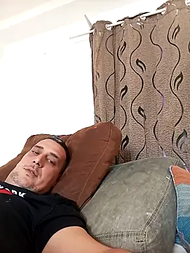 Snapshot of cesar_and_macarena chatting on February 22, 2025, 4:30 pm cesar and macarena online show from February 22, 2025, 4:30 pm