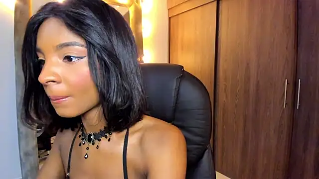 alikahouston4 online show from November 7, 2025, 6:35 am