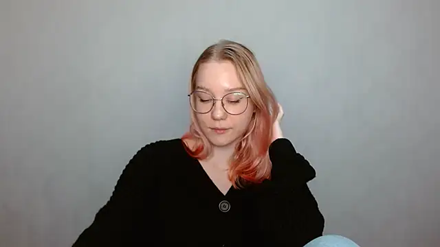 Snapshot of cindi_hot chatting on December 16, 2024, 12:06 pm cindi hot online show from December 16, 2024, 12:06 pm