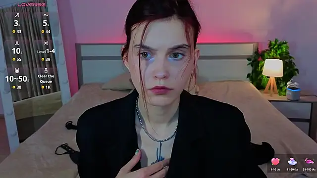 SusieMorris online show from November 10, 2025, 9:41 am