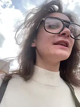RiskyViolet online show from May 11, 2026, 9:04 am