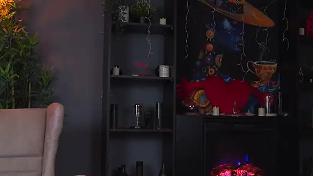 Evelyn Evyyy online show from April 18, 2026, 6:12 pm