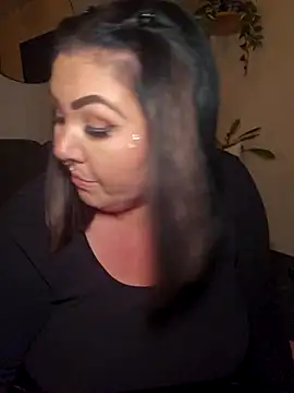 -BonnieBlack- online show from November 9, 2025, 7:01 pm