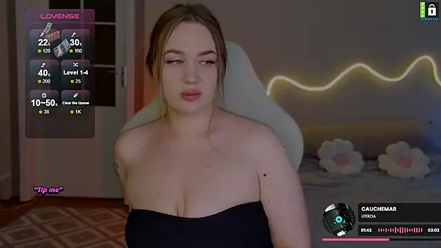 Snapshot of -LinaLove- chatting on July 26, 2026, 9:32 pm -LinaLove- online show from July 26, 2026, 9:32 pm