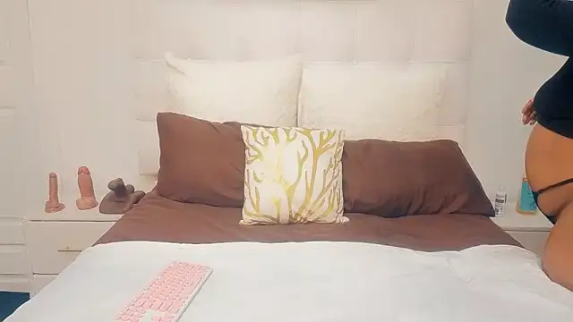 GiantBootyMilf online show from June 10, 2026, 7:35 pm