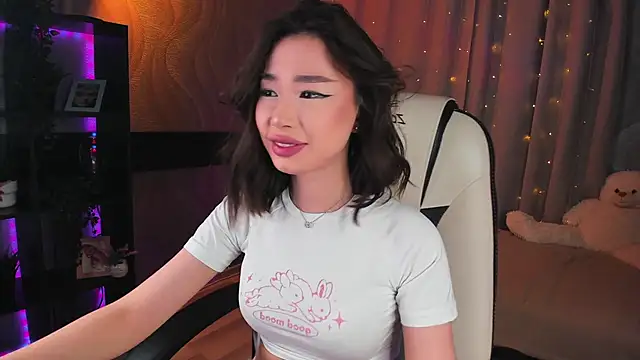 sensualily online show from March 8, 2025, 5:01 pm