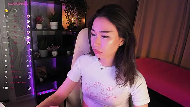 sensualily online show from September 17, 2025, 3:46 pm