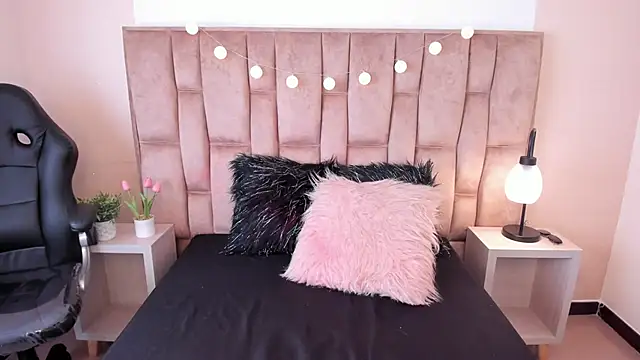 Esteff  o2 online show from March 8, 2025, 7:42 pm