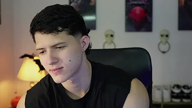 Hazzan Velez online show from November 7, 2025, 10:21 pm