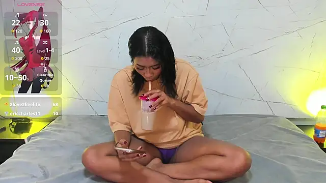 Snapshot of LAYLATAYLOR_ chatting on December 6, 2024, 7:54 am LAYLATAYLOR online show from December 6, 2024, 7:54 am