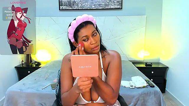 Snapshot of LAYLATAYLOR_ chatting on January 15, 2025, 11:19 pm LAYLATAYLOR online show from January 15, 2025, 11:19 pm