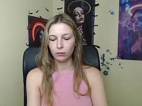 StrangerGi online show from June 26, 2026, 6:18 am